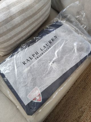Perfume Red extrem con bolsa de viaje.