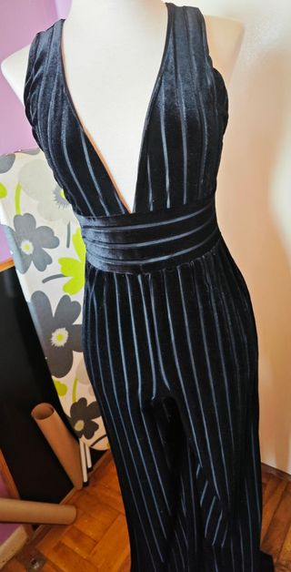 Mono terciopelo talla S de Bershka 15 euros