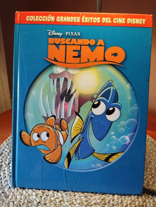 Libro "Buscando a Nemo" tapa dura.