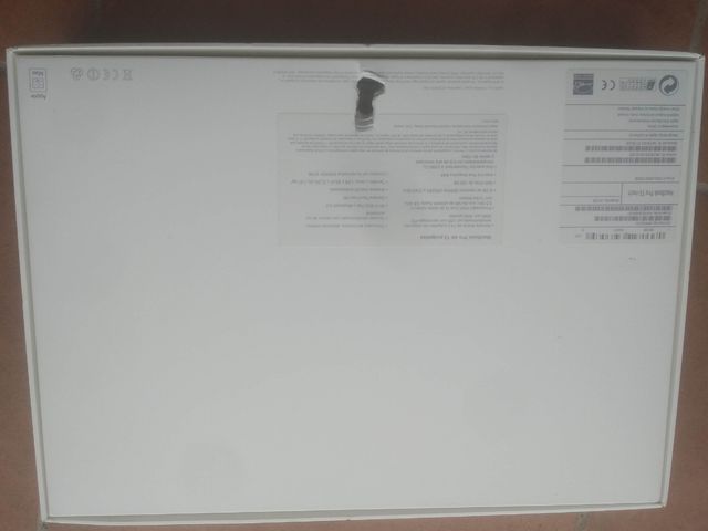 Dos cajas vacías de Mac book pro