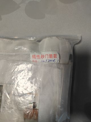 Cortina mosquitera con imanes