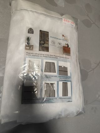Cortina mosquitera con imanes