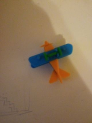 Avión de juguete de huevo kinder