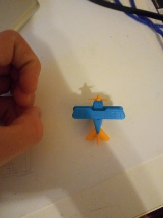 Avión de juguete de huevo kinder