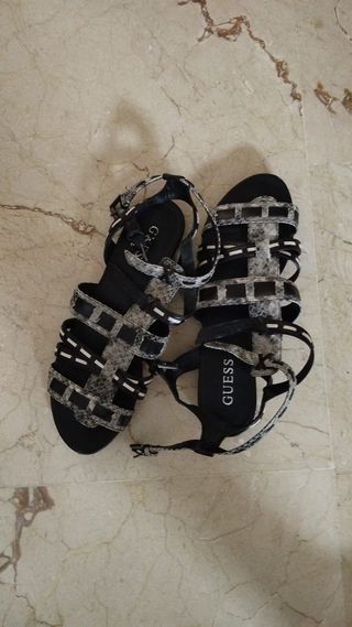 Sandálias GUESS NUEVAS