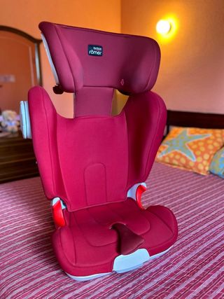 Silla de auto romer. Roja. Reclinable