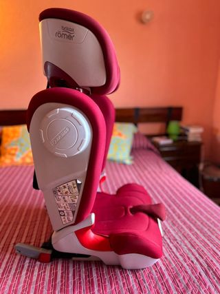 Silla de auto romer. Roja. Reclinable