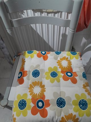 Sillas cocina 2 iguales .juntas