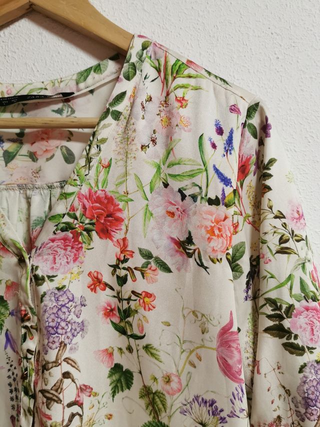 Blusa de chica en la talla L de Zara.