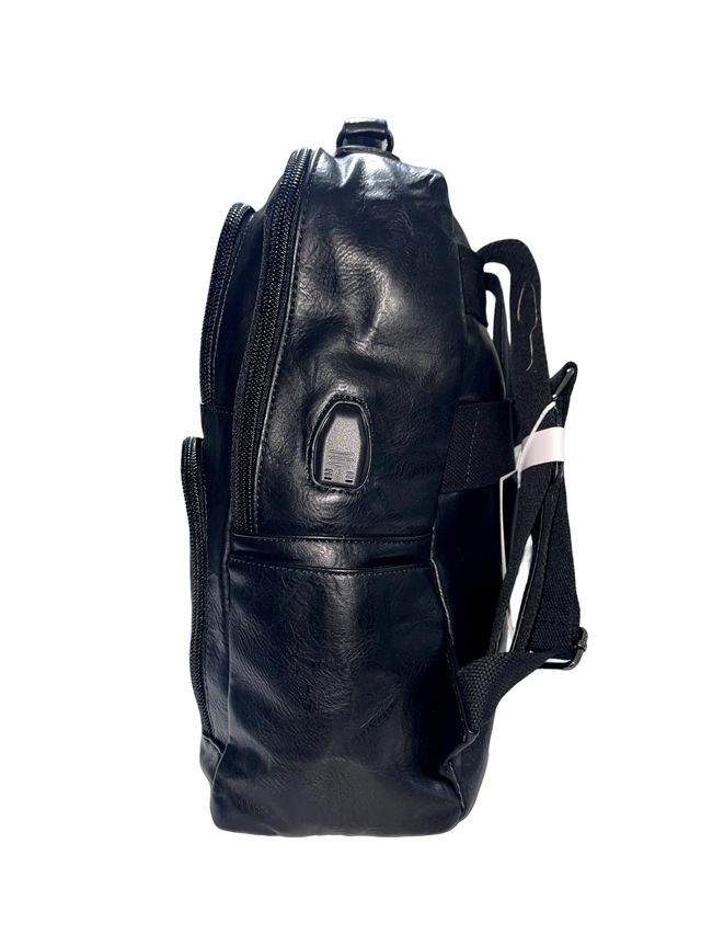 Mochila em pele sintética com cabo para banco de energia