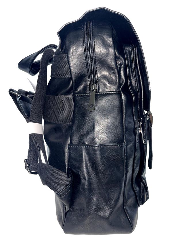 Mochila em pele sintética com cabo para banco de energia