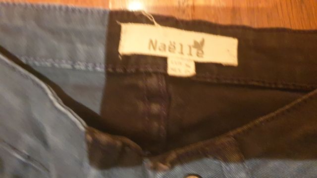 Pantalón negro pitillo roto