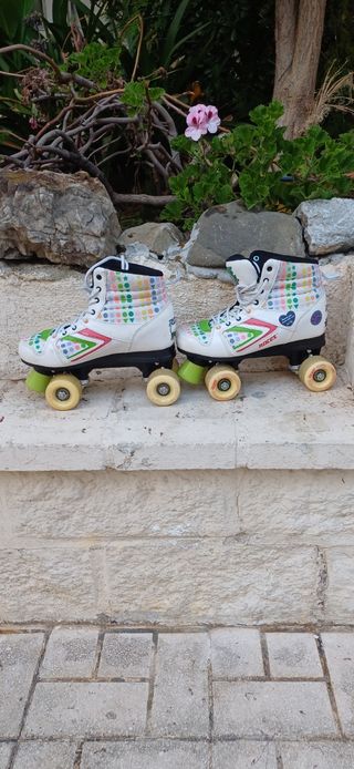 Patines en línea infantiles casco y protecciones 