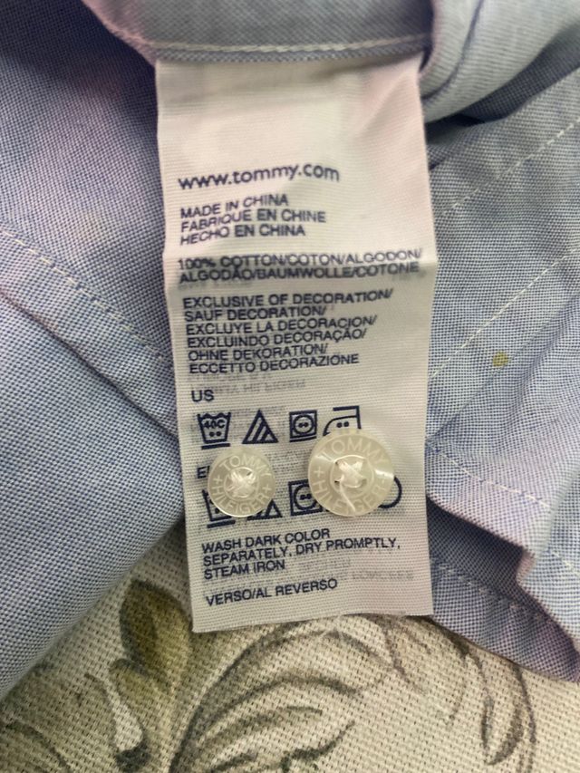 Camisa azul tommy hilfiger 6 años . 8€