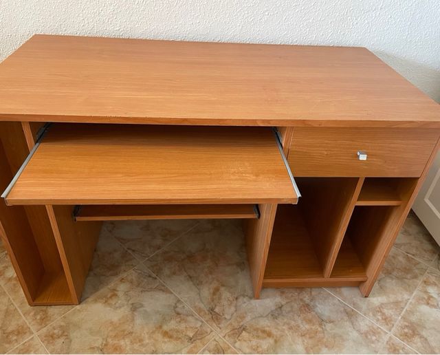 Mesa de madera - escritorio