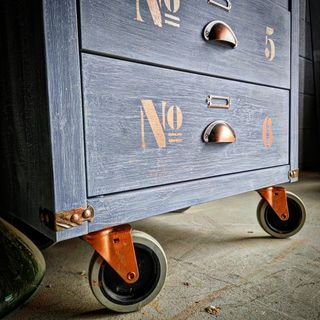 Mueble cajonera estilo industrial