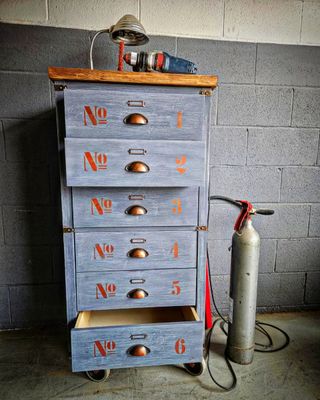 Mueble cajonera estilo industrial