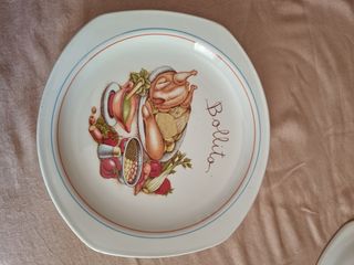 Piatti piani in ceramica dipinta