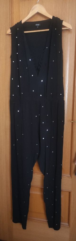 Mono negro sin mangas con bolsillos