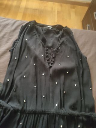 Mono negro sin mangas con bolsillos