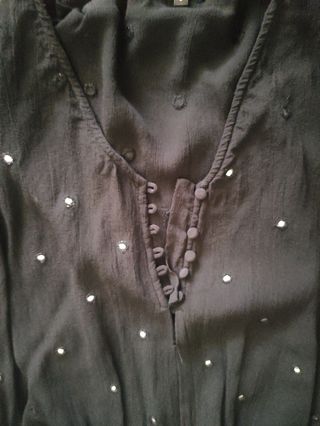 Mono negro sin mangas con bolsillos