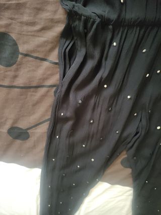 Mono negro sin mangas con bolsillos