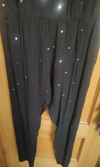 Mono negro sin mangas con bolsillos