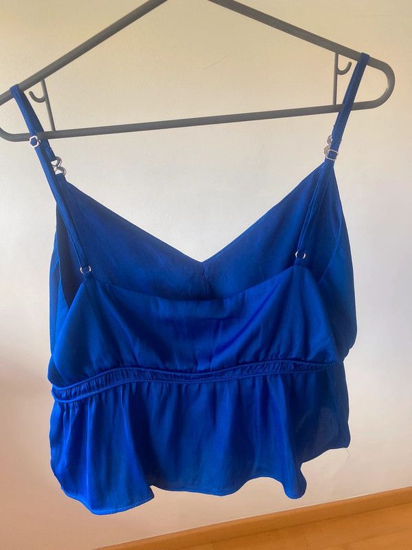 TOP con tirantes finos y adorno. Morgan. talla 42