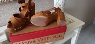 Sandalias con tachuelas