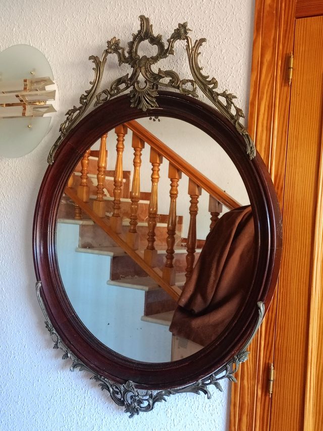 Specchio in legno massello molto antico