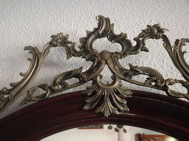 Specchio in legno massello molto antico