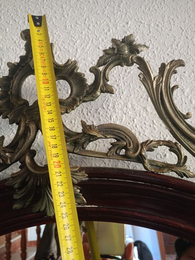 Specchio in legno massello molto antico