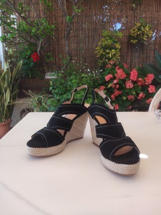 Cuñas negras talla 40
