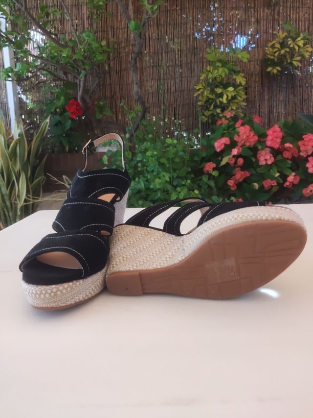 Cuñas negras talla 40