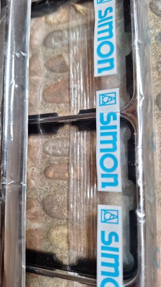 Enchufe e interruptor Simon 31 - Crema
