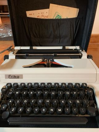 Máquina de escribir Vintage Erika 100/105