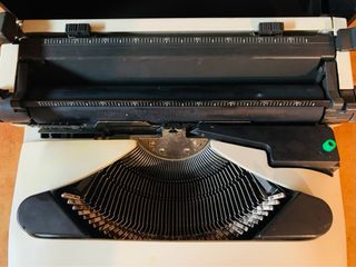 Máquina de escribir Vintage Olivetti Lettera 10