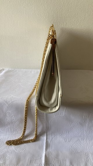Bolso de mano con cadena