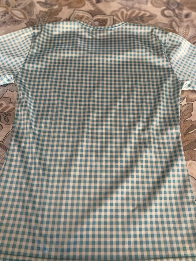 Camiseta brillo cuadros nueva a estrenar.