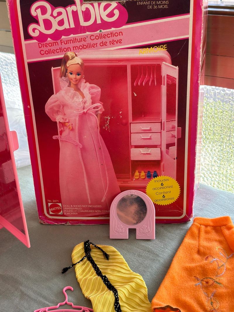 Bambole Barbie Con Le Stampelle Armadio Barbie Dream Furniture