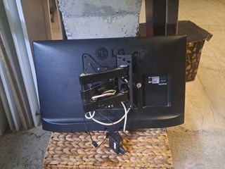 VENDO TELEVISIÓN 26 PULGADAS TELEFUNKEN , SMART TV