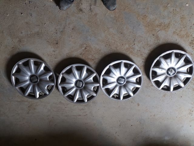 Tapacubos originales de SEAT