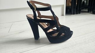 Sandalias tacón. Zara