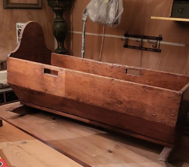 CUNA DE MADERA. ANTIGUA 95cm×45cm