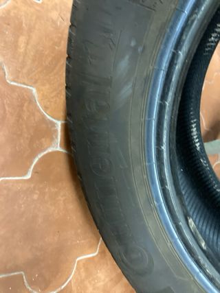 Pneumático coche Continental