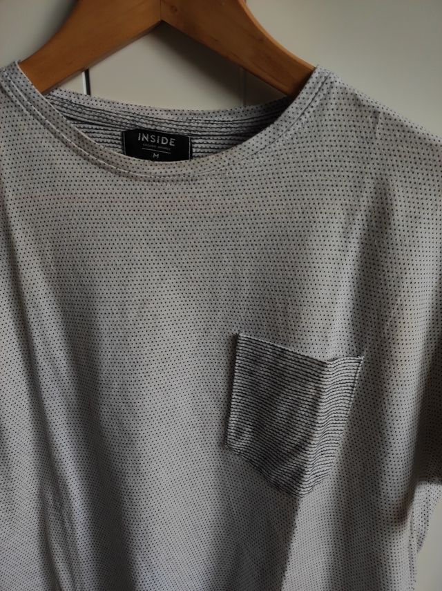Camiseta blanca con puntos INSIDE