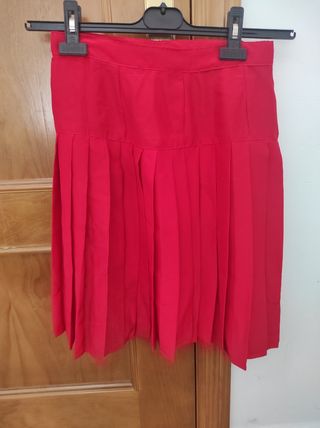 Falda roja rodillera