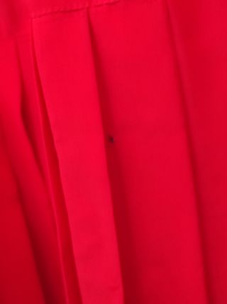 Falda roja rodillera