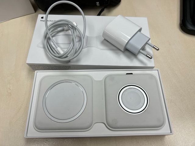 Base de carga Apple con cargadoe 20w y cable