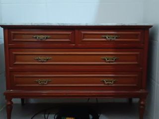 Armario, mesitas y cómoda